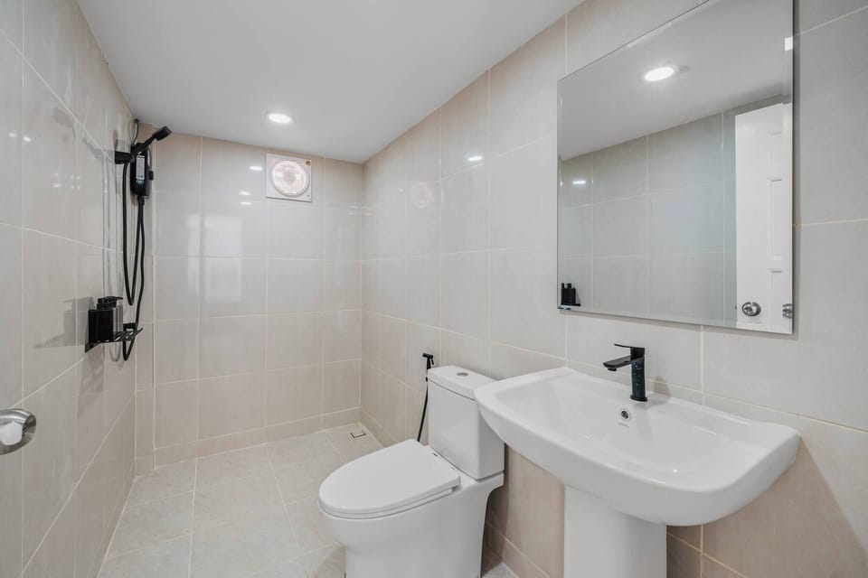 Room, 2 Bedrooms | Bathroom