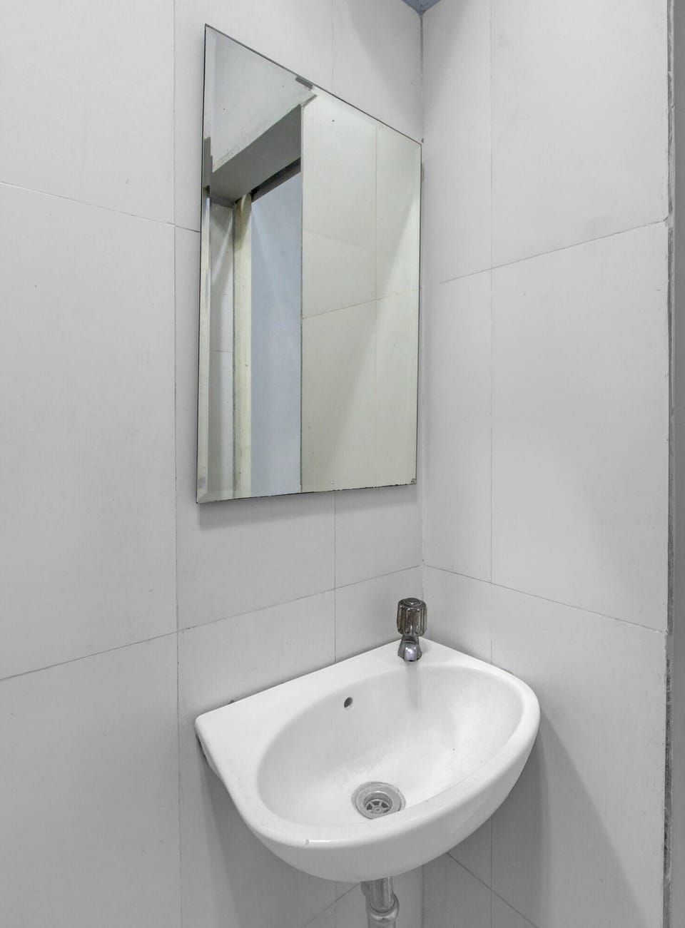 Shower, free toiletries, bidet, towels