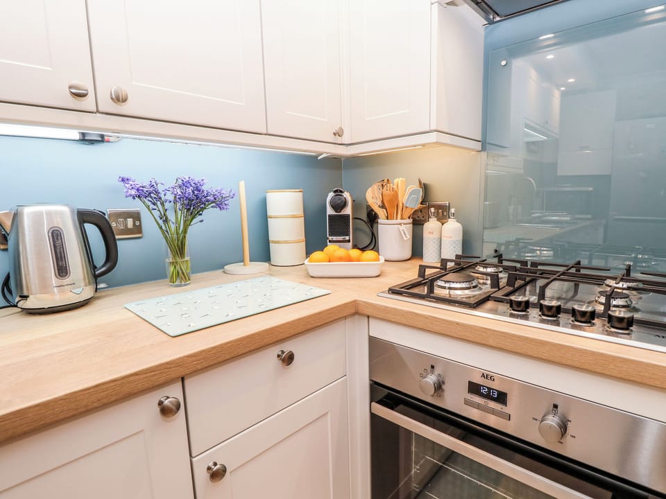 Dishwasher, cookware/dishes/utensils
