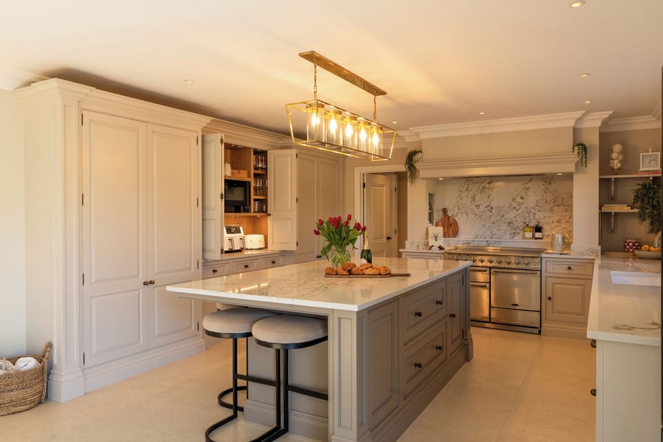 Cottage | Private kitchen | Dishwasher, cookware/dishes/utensils