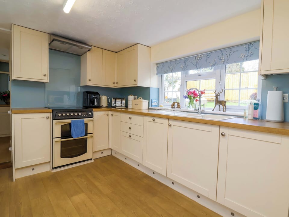 Dishwasher, cookware/dishes/utensils