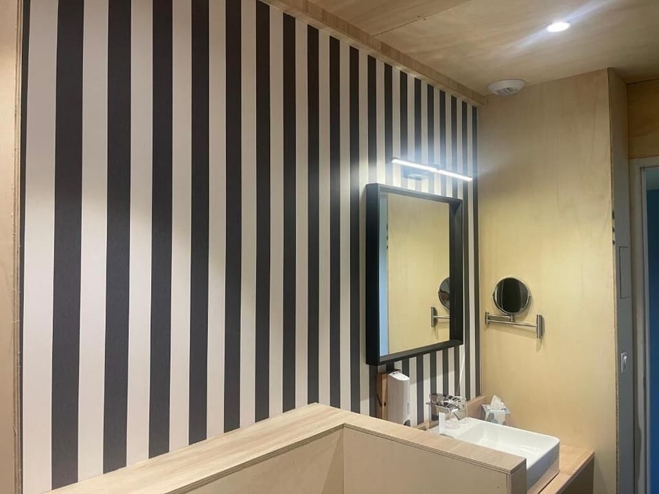 Double Room, Garden View | Bathroom | Shower, free toiletries, hair dryer, towels