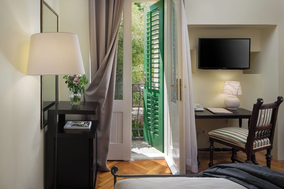 Comfort Room | Premium bedding, minibar, in-room safe, individually furnished
