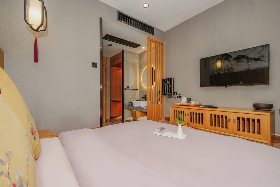 Comfort Double Room, Courtyard View | Desk, laptop workspace, WiFi (free)