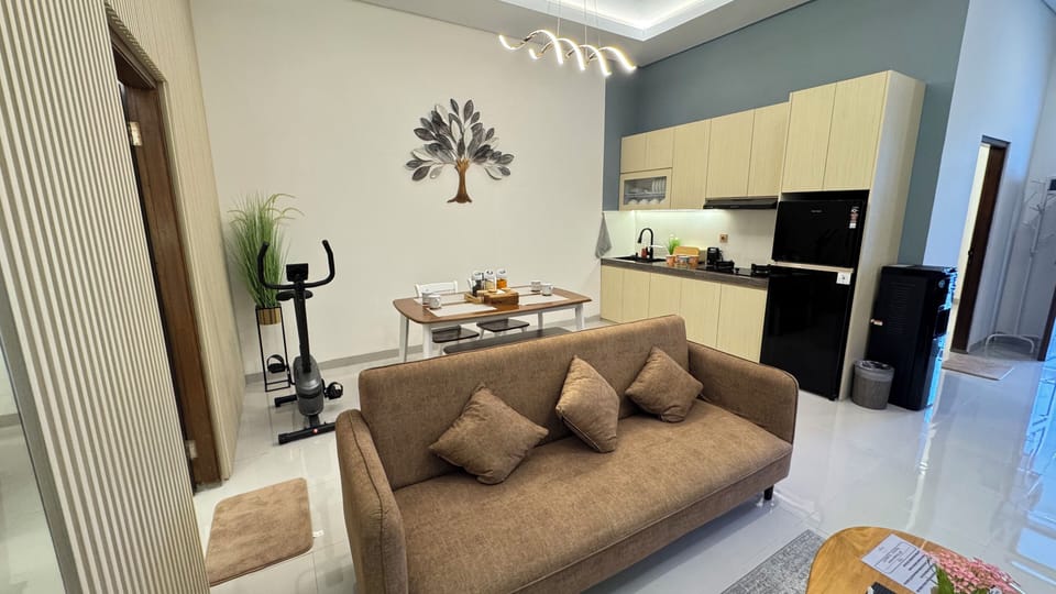 Family Suite, 2 Bedrooms | Living area | 32-inch LCD TV with cable channels