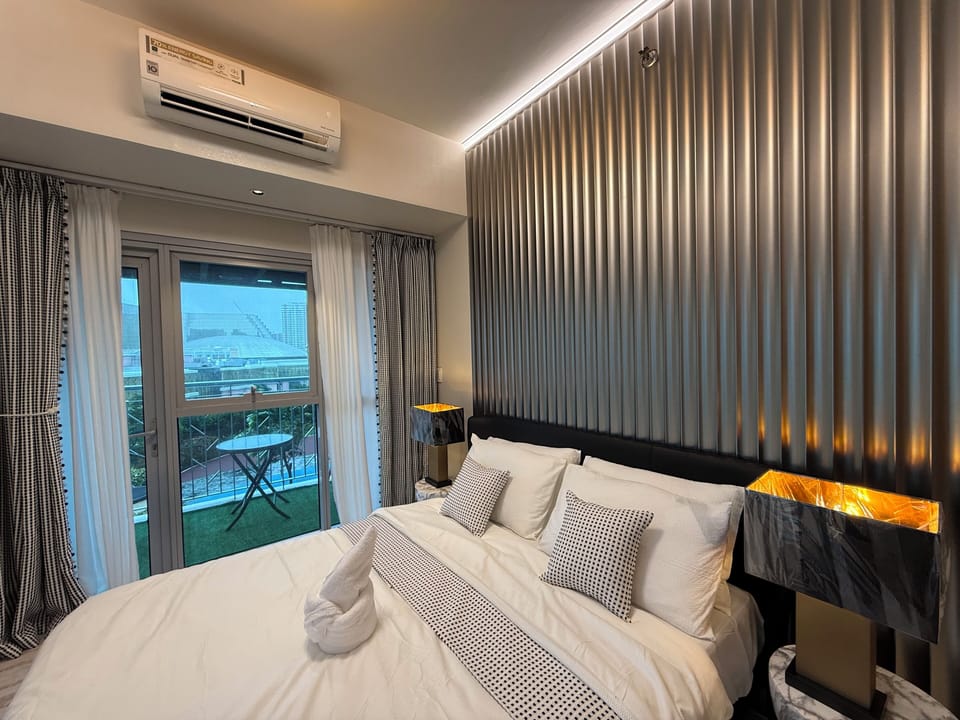 Luxury Apartment, 2 Bedrooms, Balcony, City View | Laptop workspace, blackout drapes, free WiFi, wheelchair access