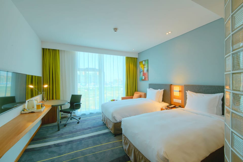 Standard Room, 2 Twin Beds | In-room safe, desk, WiFi (free), bed sheets