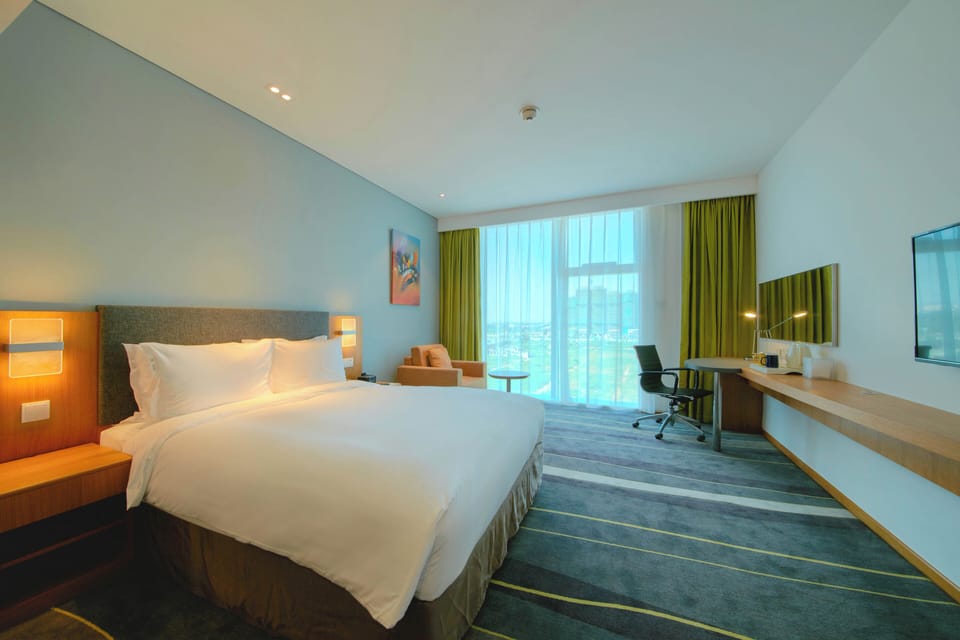 In-room safe, desk, WiFi (free), bed sheets