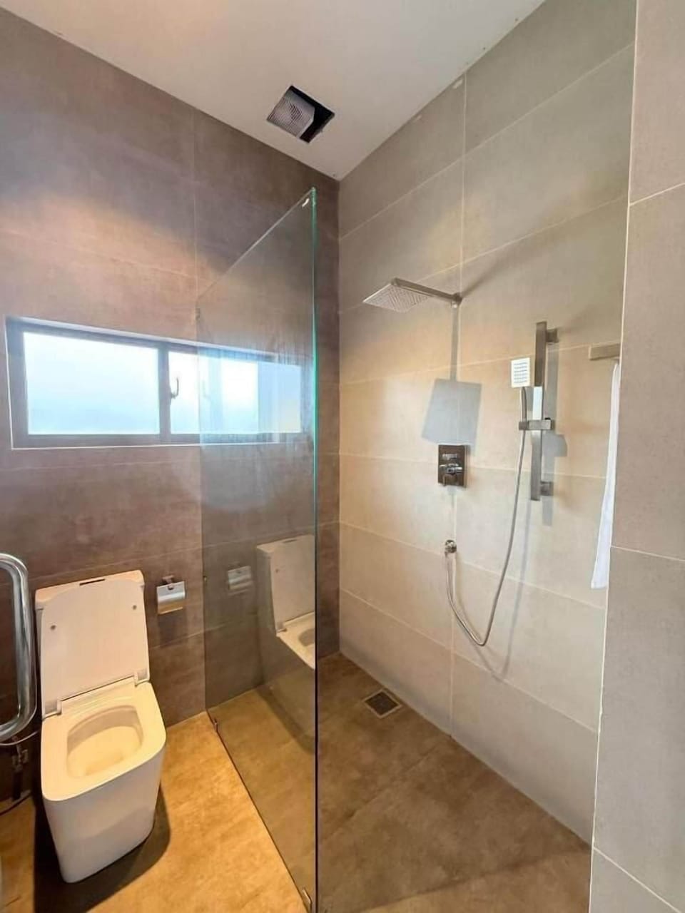 Towels, soap, shampoo, toilet paper