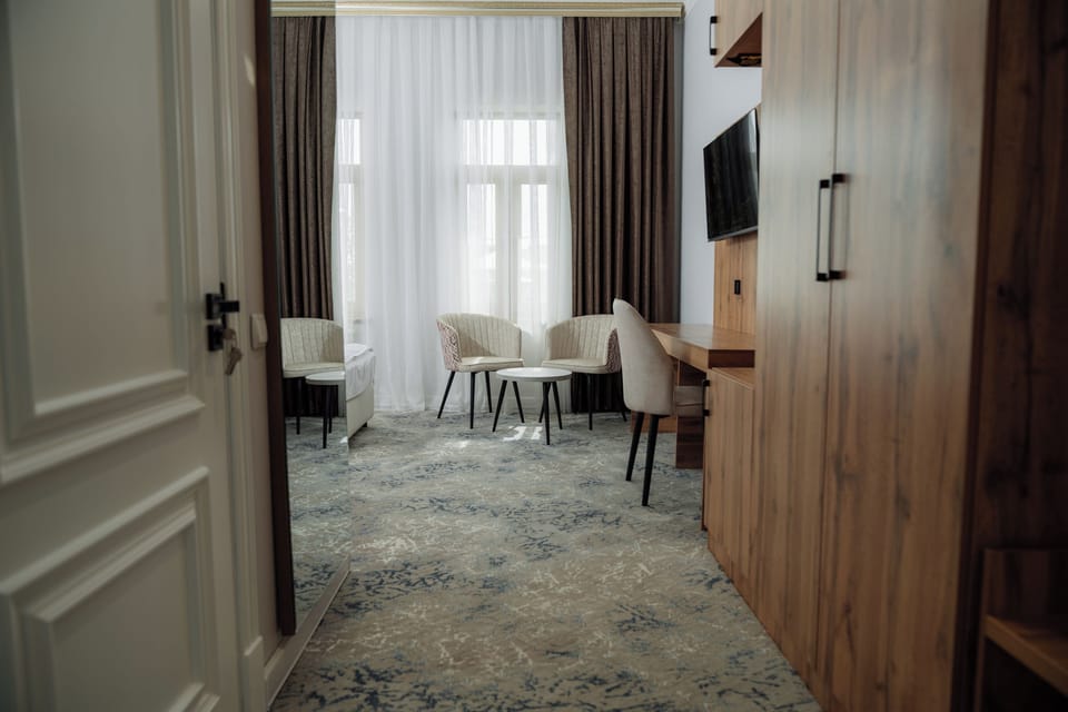 Twin Room | Living area | 41-inch Smart TV with digital channels