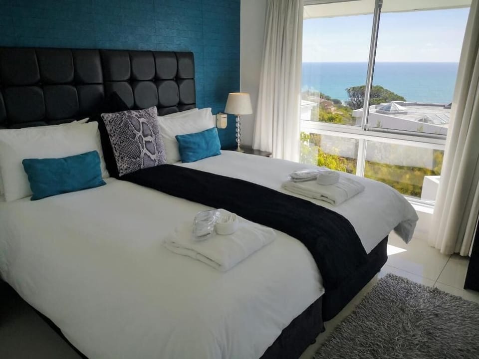 In-room safe, soundproofing, iron/ironing board, free WiFi