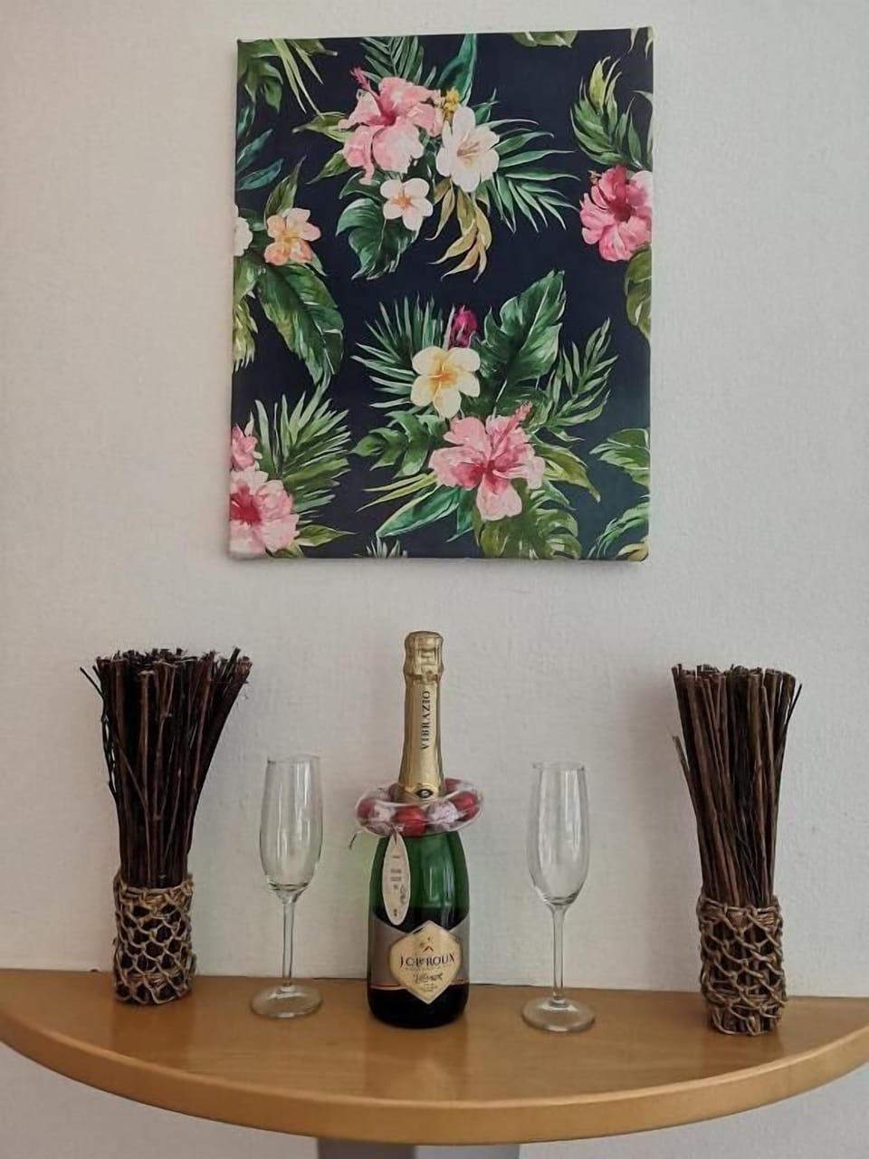 Junior Suite, Courtyard View | Food and drink