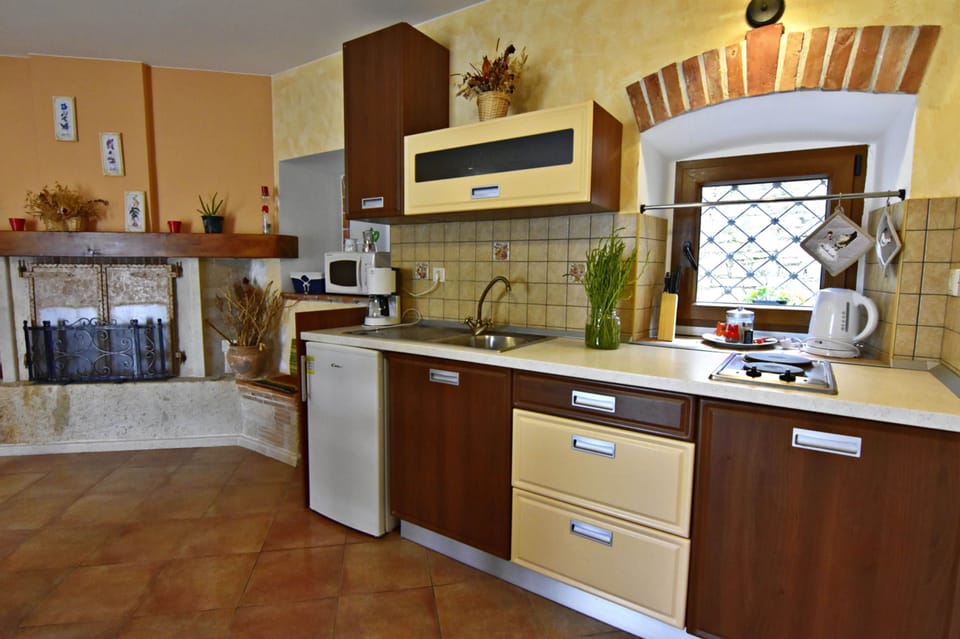 Apartment, 1 Bedroom, Smoking, Patio | Interior
