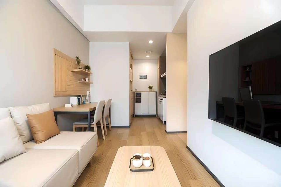 Luxury Suite, City View | Living room
