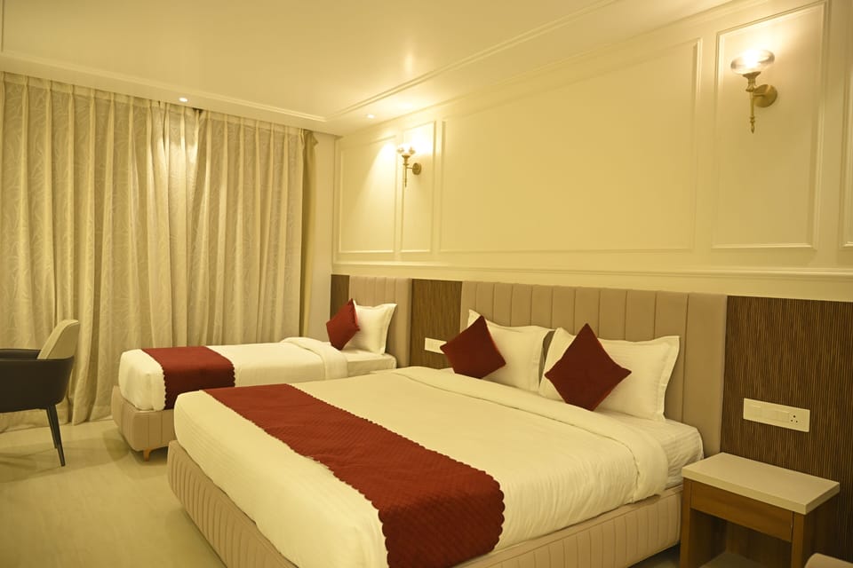 Deluxe Triple Room, 1 Large Twin Bed | Laptop workspace, WiFi (free)