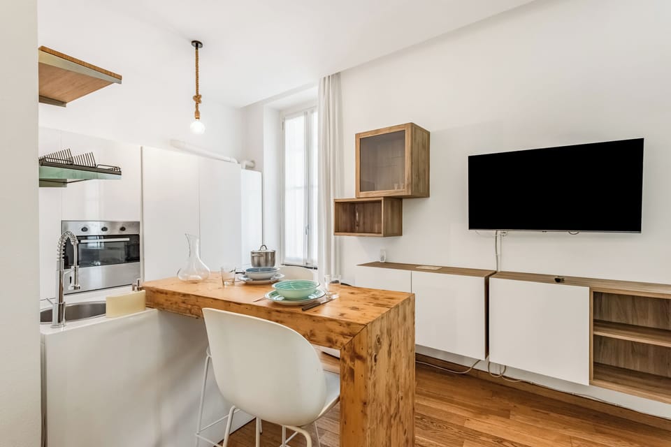 Standard Apartment, Multiple Bedrooms (Lavagna Central Loft) | Private kitchen | Fridge, oven, stovetop, coffee/tea maker