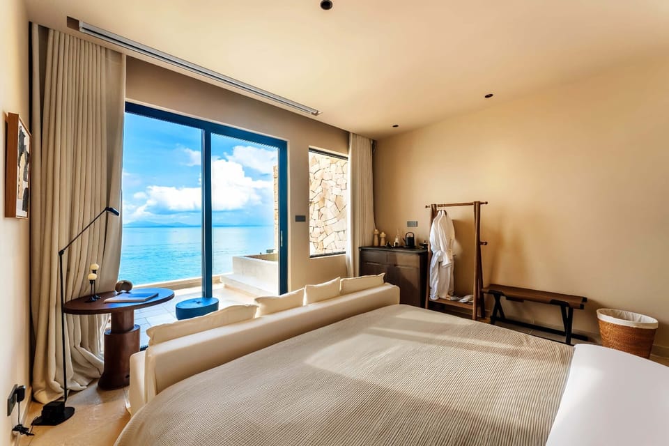 Standard Double Room | Minibar, individually decorated, individually furnished, desk