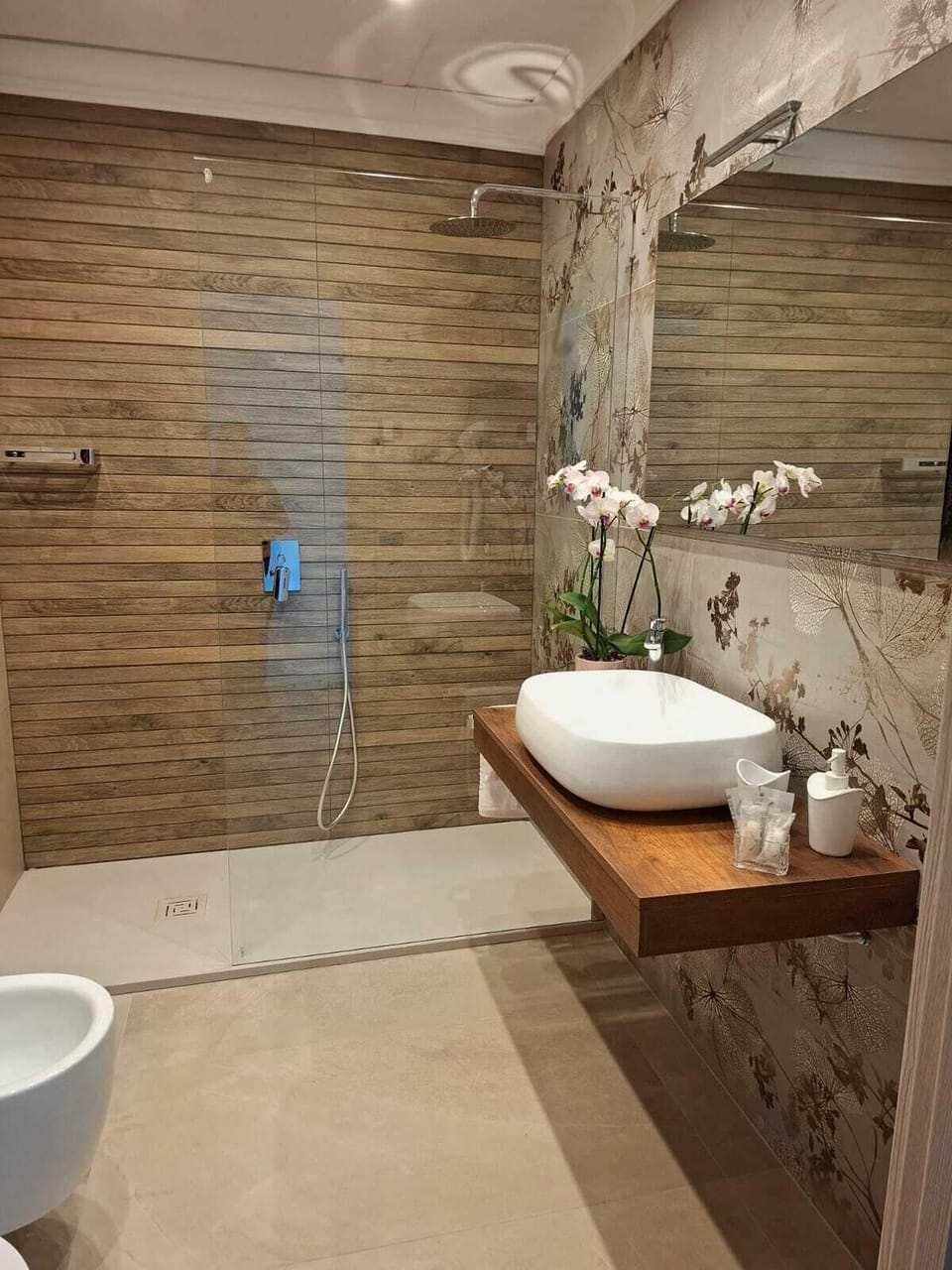 Triple Room, Sea View (Leo) | Bathroom | Shower, hair dryer, bidet, towels