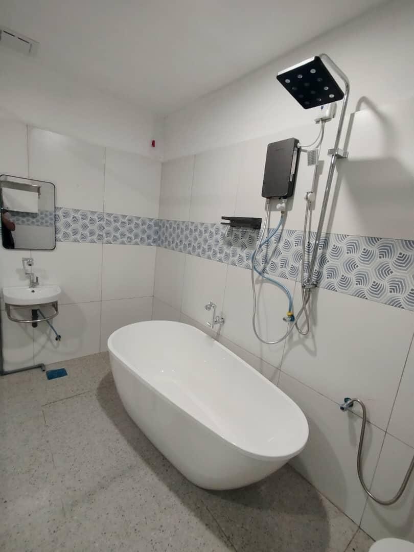 Luxury Double Room, 1 King Bed | Bathroom | Separate tub and shower, hair dryer, bidet, towels