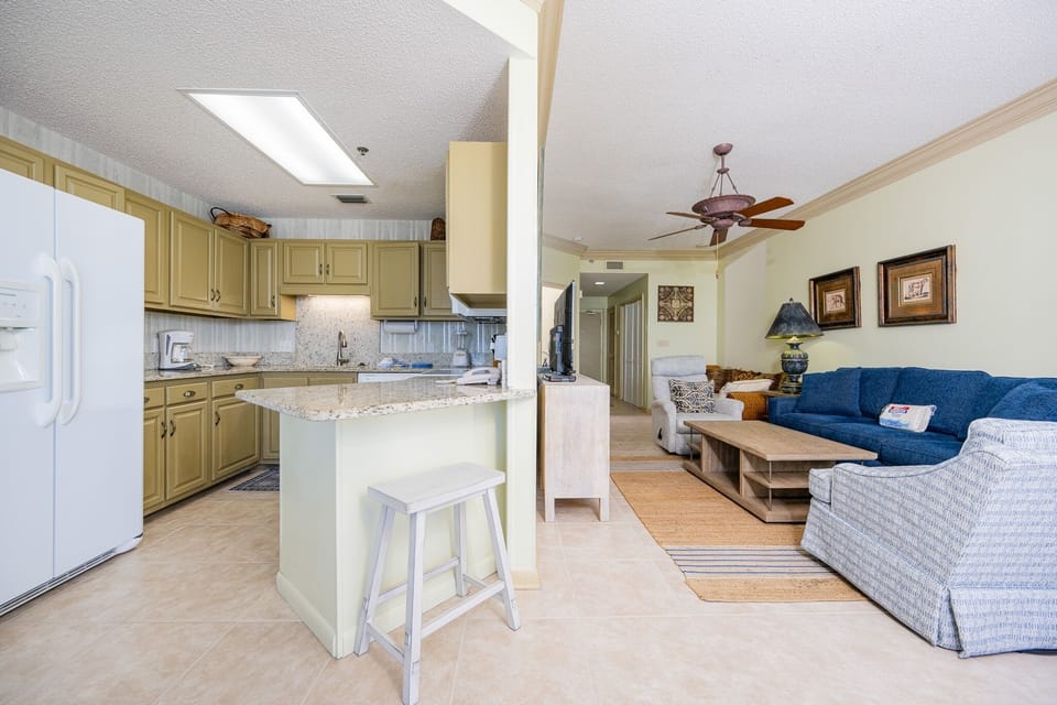 Condo, 1 Bedroom | Living area