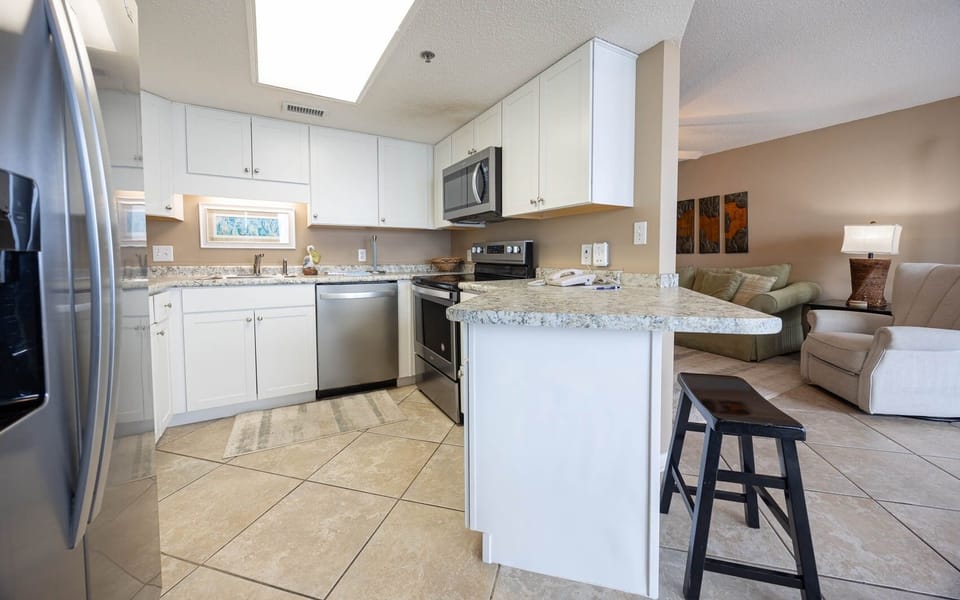 Condo, 1 Bedroom | Private kitchen | Fridge, oven, coffee/tea maker