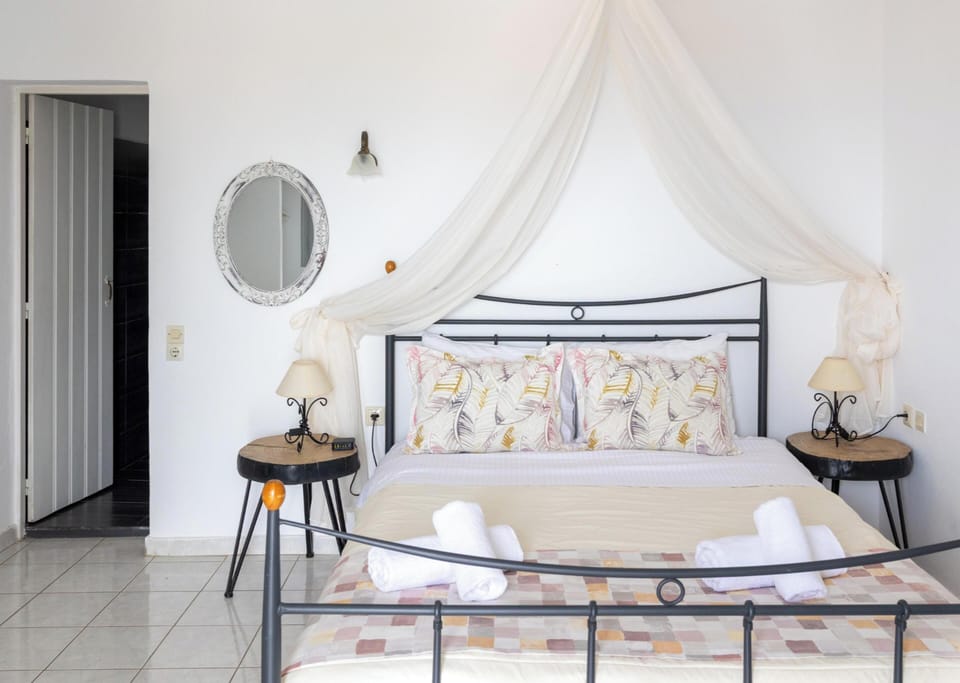 Double Room, Patio, Sea View | Minibar, in-room safe, free WiFi