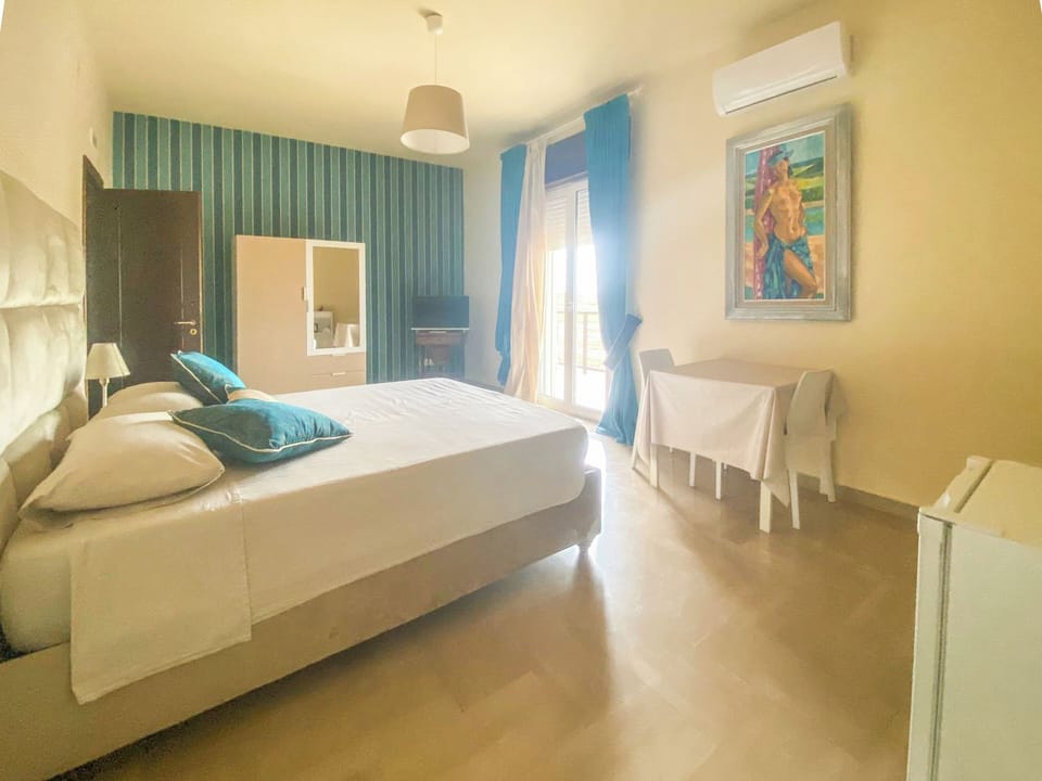 Room, Balcony, City View | WiFi (free)