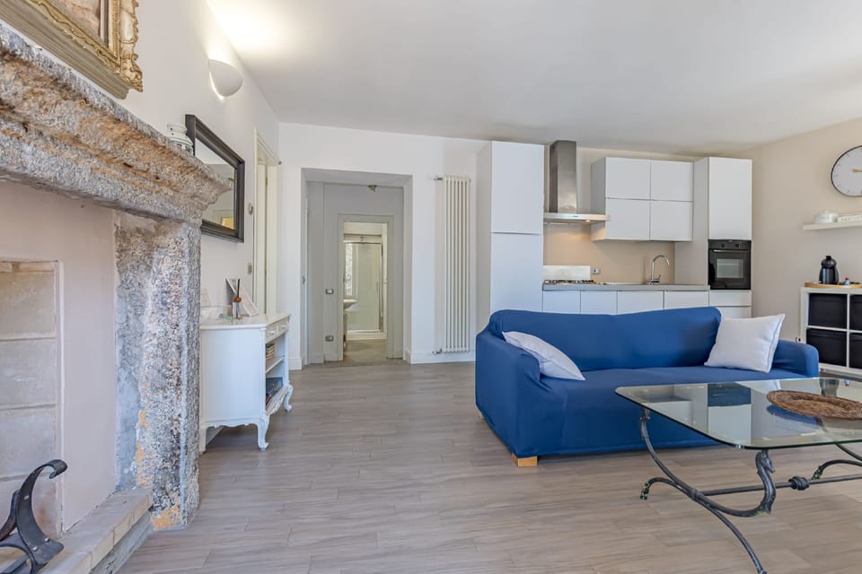 Classic Apartment, Patio, Lake View | Living area