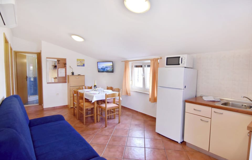 Apartment, 2 Bedrooms, Balcony | Living room