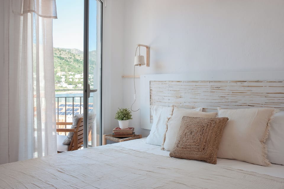 Standard Double Room, Balcony, Sea View | Reception