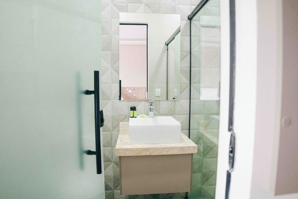 Comfort Chalet, Lake View | Bathroom | Shower, towels, soap, shampoo