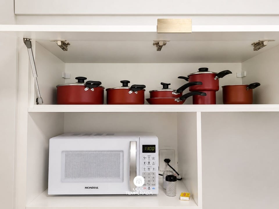 Premium Apartment, Pool Access | Microwave