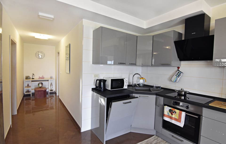 Apartment, 1 Bedroom, Patio, Garden View | Interior