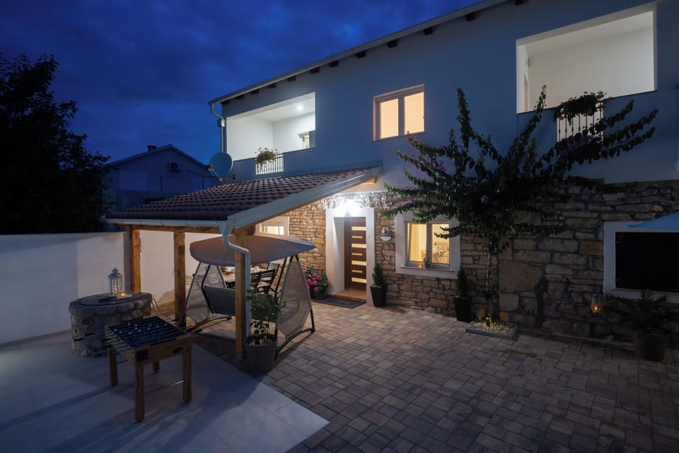 Family House, 3 Bedrooms, 2 Bathrooms (Pool House Ivana) | Terrace/patio