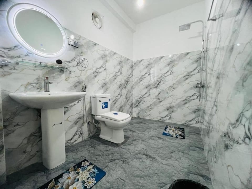 Deluxe Double Room, Balcony, Mountain View | Bathroom