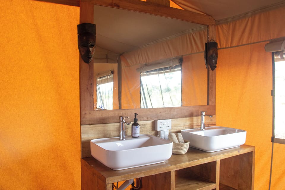 Deluxe Double Room, Garden View | Bathroom | Shower, towels, soap, shampoo