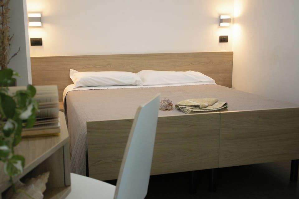 Deluxe Double or Twin Room, Sea View | In-room safe, desk, free WiFi