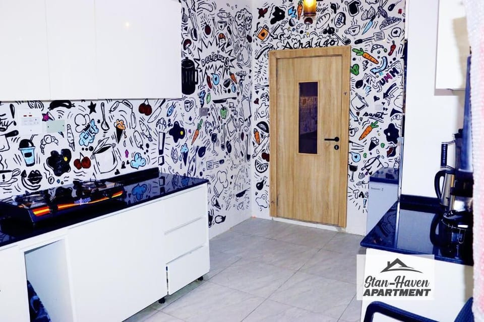 Deluxe Apartment, Balcony, City View | Private kitchen | Fridge, microwave, oven, stovetop