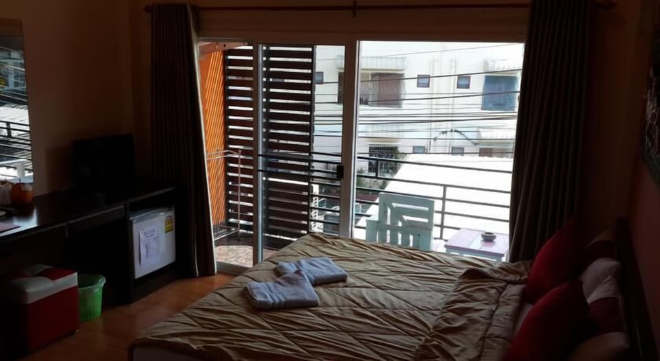 Standard Double Room | Minibar, desk, blackout drapes, free WiFi