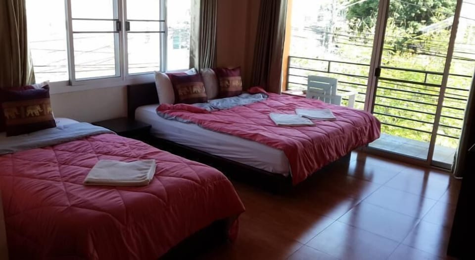 Standard Triple Room | Minibar, desk, blackout drapes, free WiFi