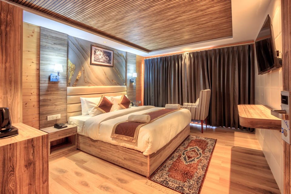 Deluxe Room, Balcony, Valley View | Premium bedding, iron/ironing board, rollaway beds, free WiFi