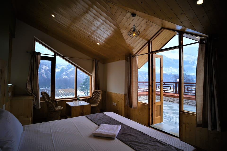 Penthouse, River View | Desk, blackout drapes, iron/ironing board, free WiFi