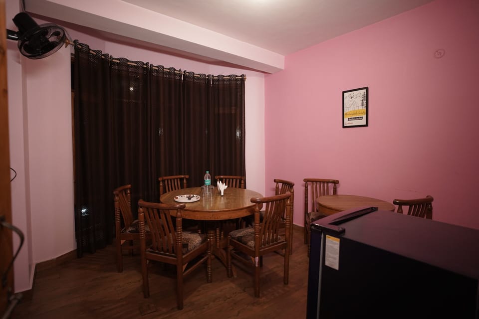 Deluxe Apartment, Balcony, River View | Dining