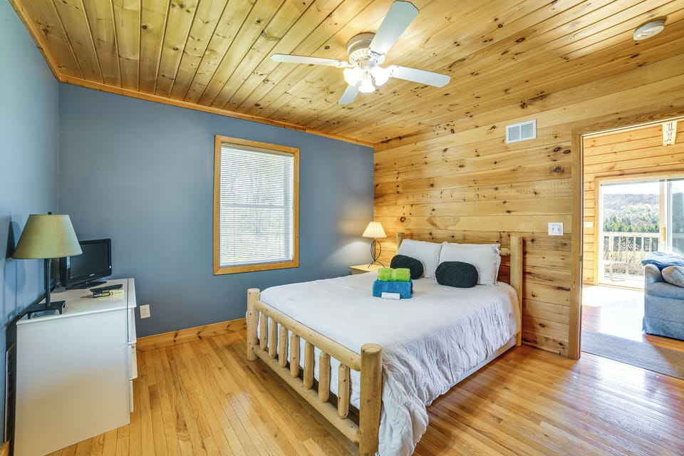 Family Friendly! Secluded Worcester Haven w/ Deck Cottage in Hudson Valley