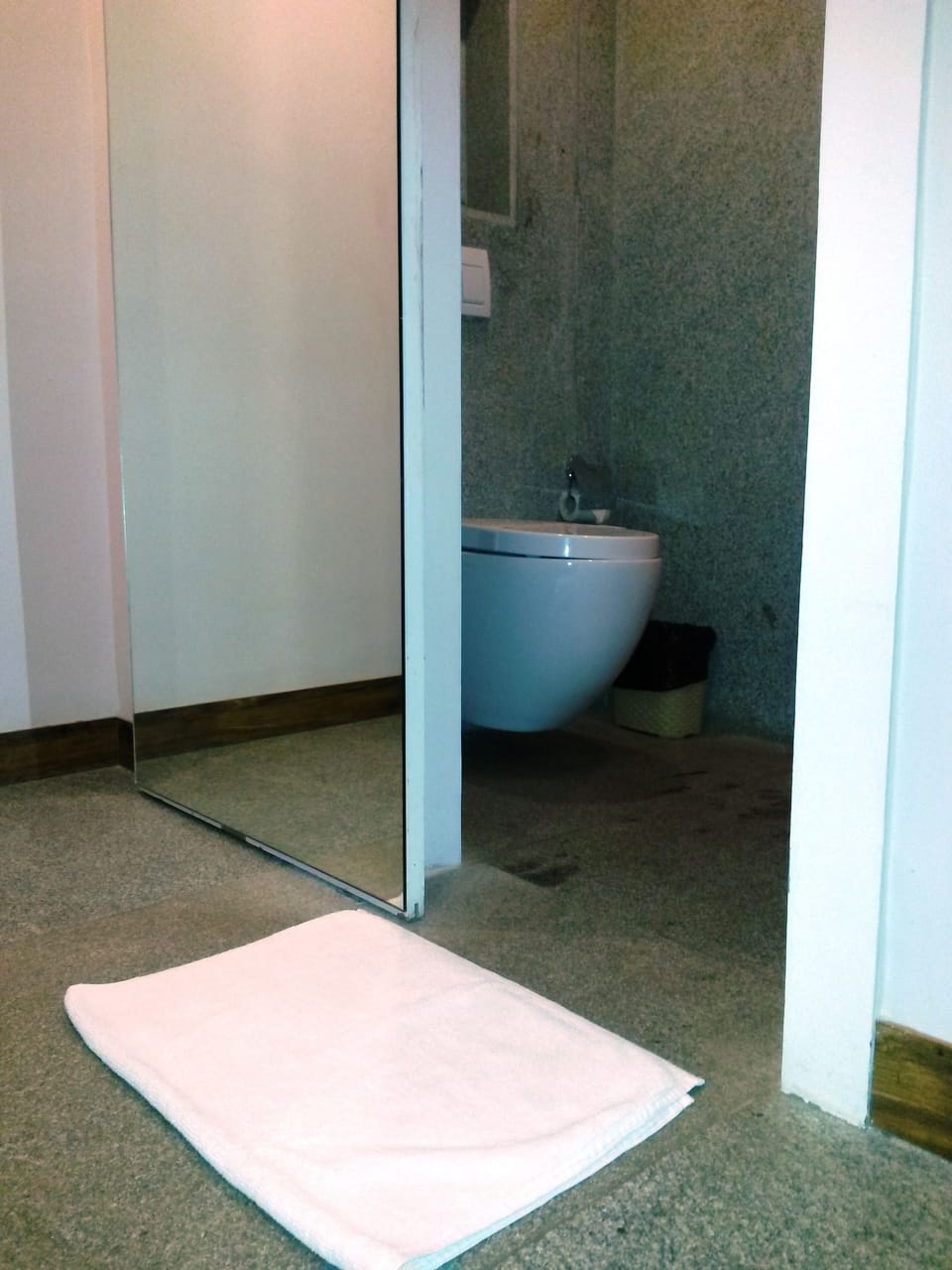 Mango Classic | Bathroom | Shower, free toiletries, towels
