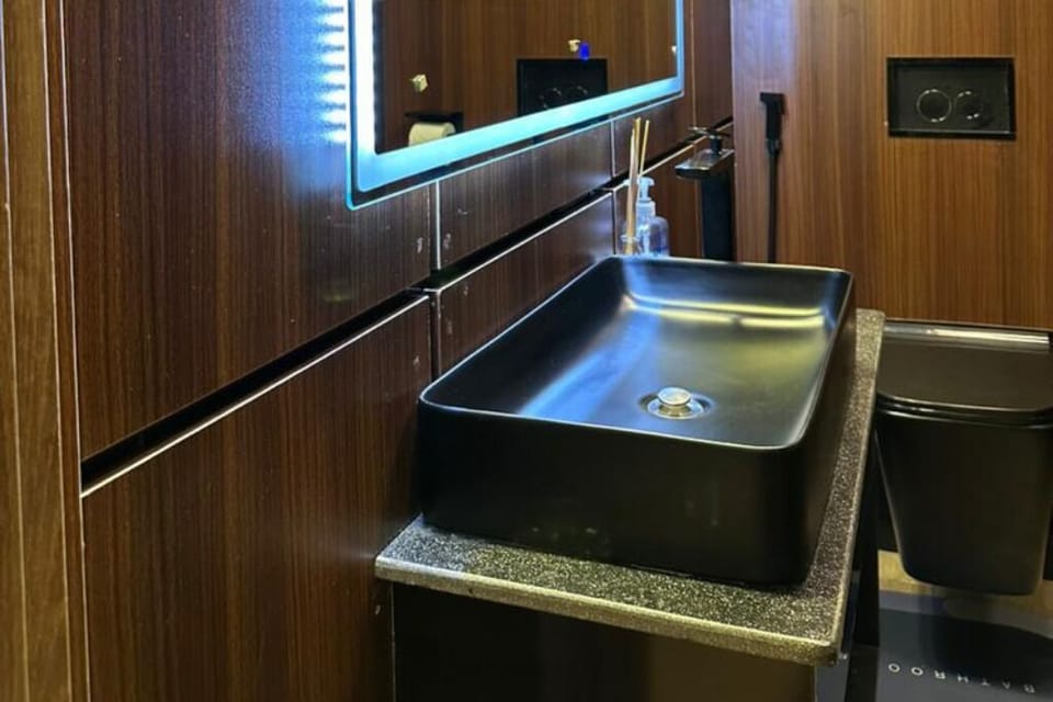 Apartment, Balcony, Courtyard View | Bathroom | Slippers, towels