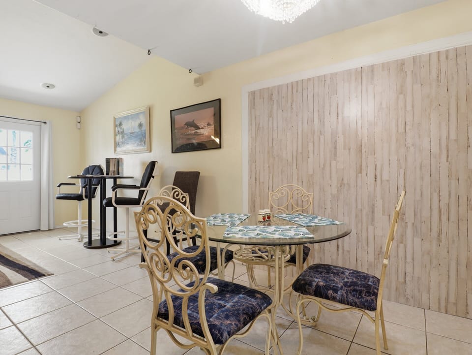 House, 4 Bedrooms | Dining