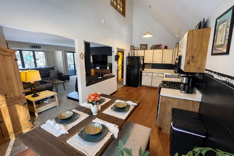 Cabin, Multiple Beds (Amber Sunset Retreat) | Interior