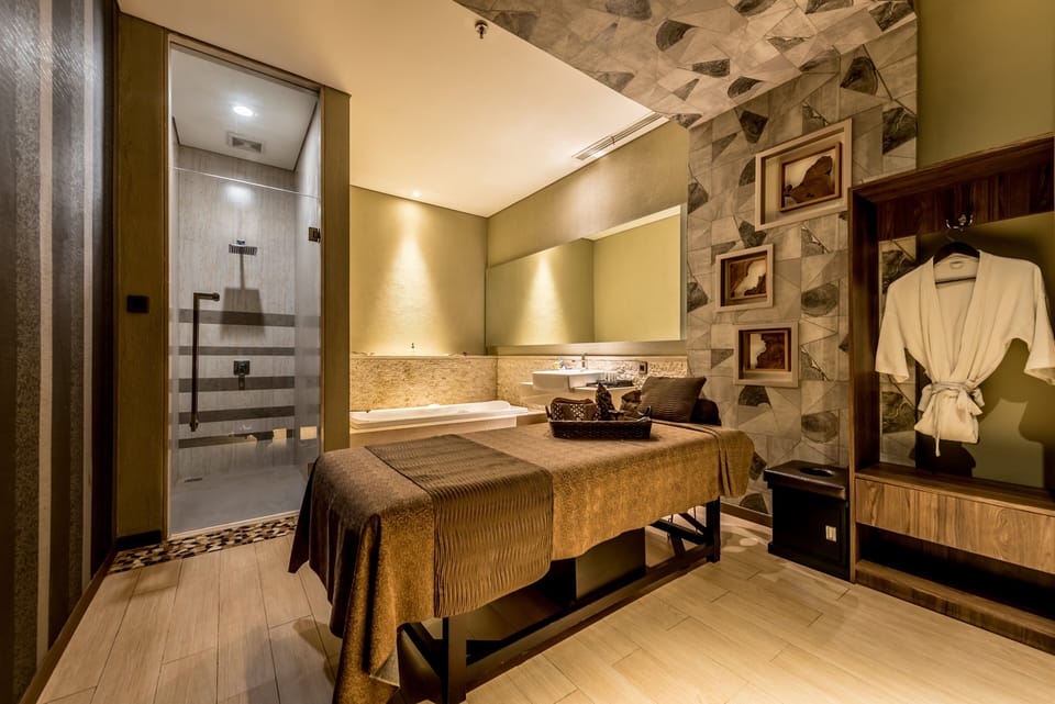 Couples treatment rooms, sauna, aromatherapy