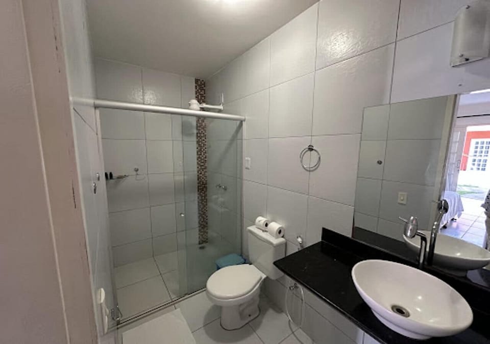 Shower, free toiletries, towels